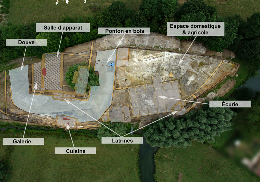 Image de droite : Vue aérienne de l’emprise de la fouille avec la reconstitution graphique des éléments mise au jour.