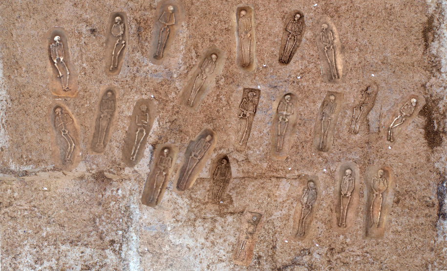 Photomontage avec l'ensemble des sépultures.